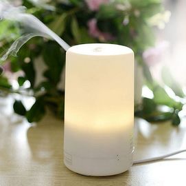 Humidificador de aire de 70 ml 5W Ultrasonido Diffuser de aroma Humidificador para el hogar Diffuser de aceite esencial Fabricante de niebla USB Light Fogger proveedor